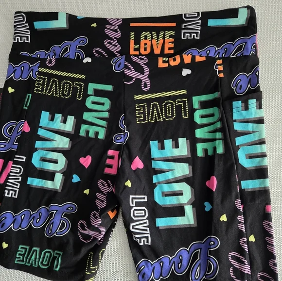 NO BOUNDARIES Stretchy Black LOVE Bike Shorts Youth XL Which is Woman's Large - Picture 12 of 12